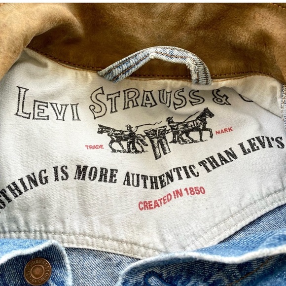 Vintage Levi’s medium-wash denim jacket with a leather collar. 💙 - Picture 4 of 9